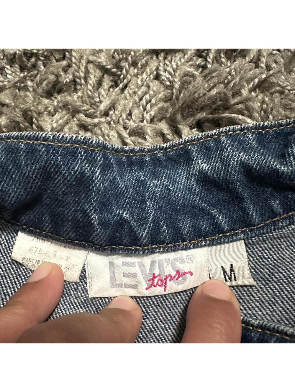 90s Levi’s Denim Jean Vest Size M - Picture 2 of 6